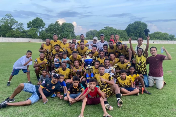 Na – imagem - jogadores - do - Borussia – Regenerense – três - vezes - campeão – do - CSU –o - atual - campeão - desistiu - de - participar - da - edição – 2023 - na – última - hora - a – razão - é - agora - um - grande - mistério