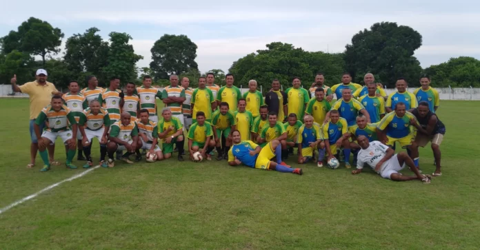 Na – imagem - jogadores - da - Associação - Master - de - Futebol – Regenerense – em - jogo marcou - o - enceramento - das - atividades - da - confraria - no - ano - de - 2022 na - Chácara - Lira