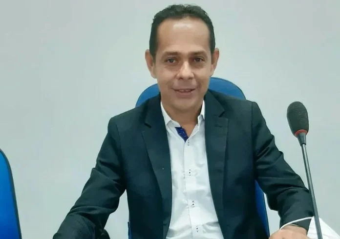 Na - imagem – vereador- Junior do – Jabiraca - o – parlamentar- garante - que - a - reeleição - do - vereador - Ciríaco - Araújo - para - presidência - da - Câmara - de - Vereadores - de Regeneração - é – certa