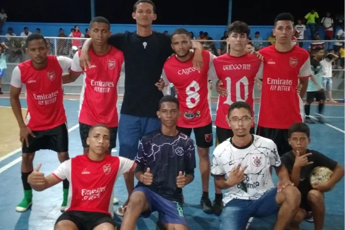 Na – imagem - garotos - do - 3ª - ADM – Aurora - Em - jogo – dramático - e - emocionante - até - o – fim - venceram - o Bico – Seco - nos - pênaltis – e - se - classifica - para - próxima - fase - da - Superliga - de – Futsal - Escolar.