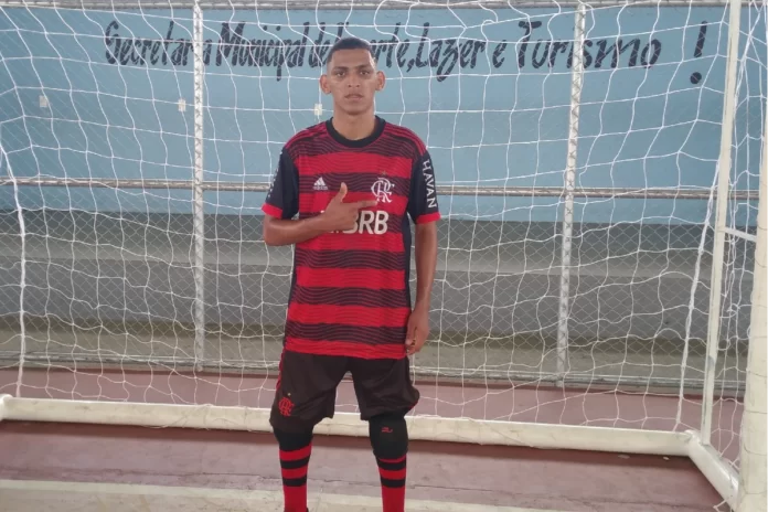 Na - imagem - o - goleiro - Lailson – Cruz - eleito- o - melhor - da - primeira - rodada - da - Superliga - Escolar