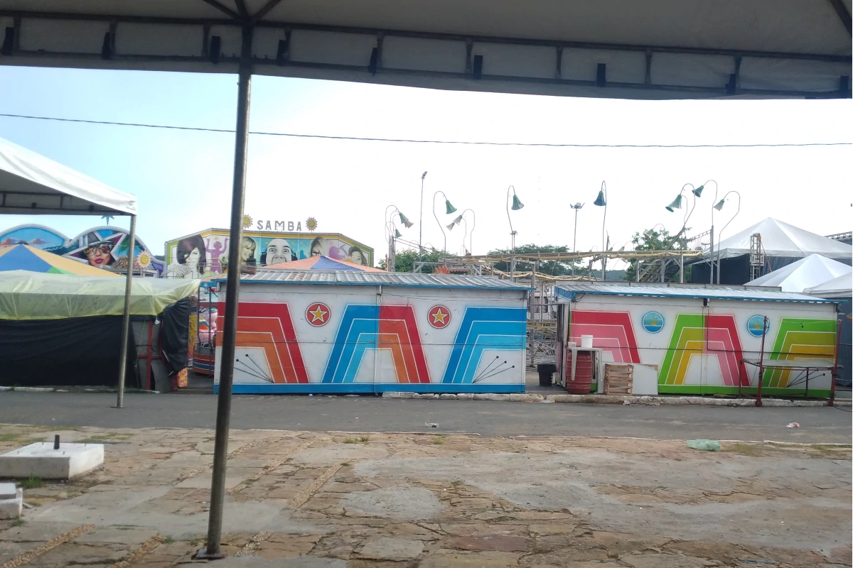 Registro-mostra-a-entrada-principal-do-Parque-São-José-montado-na-cidade-de-Regeneração-por-ocasião-das-festividades-municipais