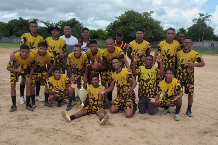 Reunião - para - a - 22ª - edição - do - Campeonato – do - CSU - acontece - hoje - à noite - na Câmara - de - Vereadores Na- imagem - jogadores - do - Borussia – Regenerense – o - clube – foi - o – último - campeão do - Campeonato - de - Bairro – do – CSU - edição - 2022.