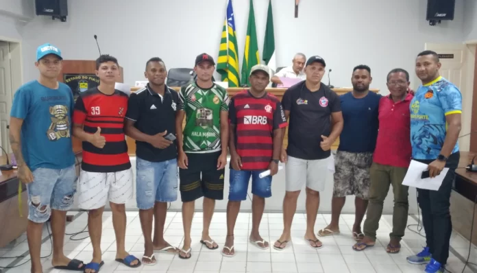 Confira - tudo – que - aconteceu - no - 22º - congresso - técnico - do - Campeonato - de - Bairro - do - CSU. Foto - oficial – com - todos - os - dirigentes - de - clubes - que - vão - participar - da - 22ª - edição - do - Campeonato - de - Bairro - do CSU