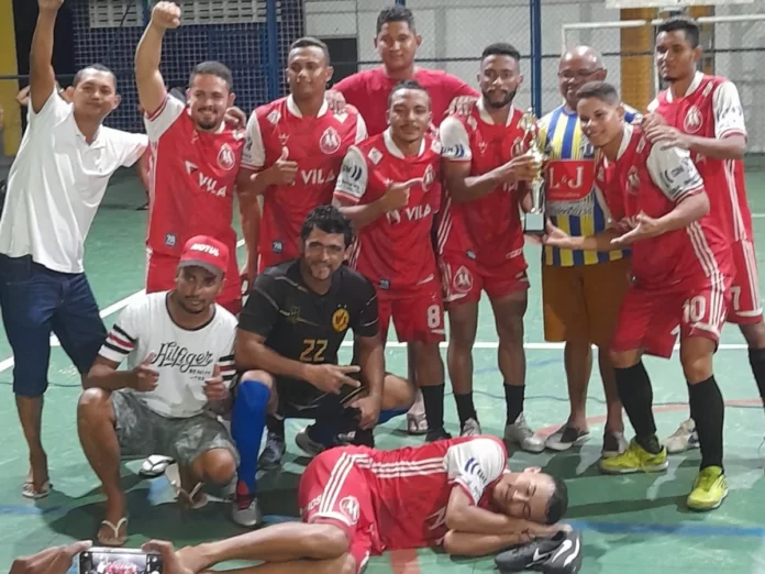 Na-imagem-jogadores-da-Seleção-Regenerense-de-futsal-a-grande-campeã-do-2º-Torneio-de-Futsal-do-Bairro-Montevidéu-em-Angical-do-Piaui.