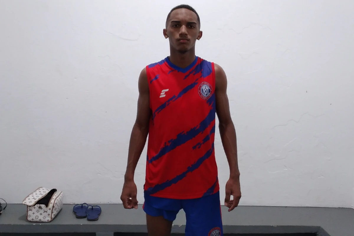 Na-imagem-Felipe-finalista-do-primeiro-campeonato-X1-de-Regeneração-dedicou-a-vitória-contra-Jonatan-Lamarck-ao-avô-falecido-há-pouco-tempo.