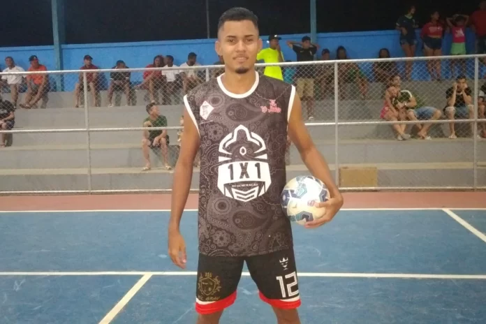 Jhonatan-Esquerdinha-é-o-grande-campeão-do-1º-campeonato-X-1-de-Regeneração. Na-imagem-Jhonatan-Esquerdinha-grande-campeão-do-primeiro-campeonato-X-1-na-cidade-de-Regeneração