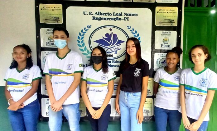 Na- imagem- da - Escola – Alberto - mantendo - a – tradição - os - estudantes - da – Unidade - Escolar - Alberto – Leal - Nunes - mais - uma - vez - foram - destaques - no – estado - com - seis - aprovados - para - a - nova - fase – da - (OBB) – no - ano - de – 2022 - os – alunos - do - Alberto - Leal – Nunes - conquistaram - quase - 1.300 - premiações - em - Olimpíadas - Científicas