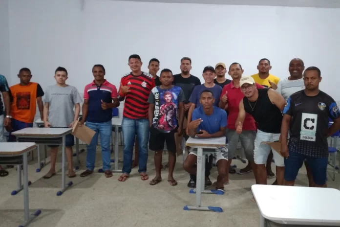 Liga -das -Estrelas -de -Futsal -de -Regeneração -cresceu -e -se -consolidou -em -cinco -anos -5º -congresso -técnico -aconteceu -nessa -quarta-feira -05 -de -abril -2023. Na -imagem -foto -oficial -com -os -presidentes -de -todos -os -times -que -participaram -do -5º -congresso -Técnico -Liga -das -Estrelas -de -Futsal -de -Regeneração -na -Escola -Aurora -Barbosa -de -Oliveira.