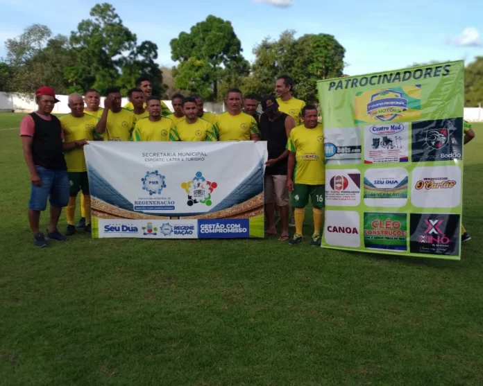 Angical-e-São-Gonçalo-ficam-em-um-empate-sem-gols-as-duas-seleções-vão-chegar-vivas-na-última-rodada-da-1ª-Copa-Regional-dos-Quarentões-do-Médio-Parnaíba. Na-imagem-jogadores-da-Seleção-de-Angical-ficam-em-um-empate-sem-gols-contra-e-São-Gonçalo-do-Piauí-as-duas-seleções-vão-chegar-vivas-na-última-rodada-da-1ª-Copa-Regional-dos-Quarentões-do-Médio-Parnaíba.