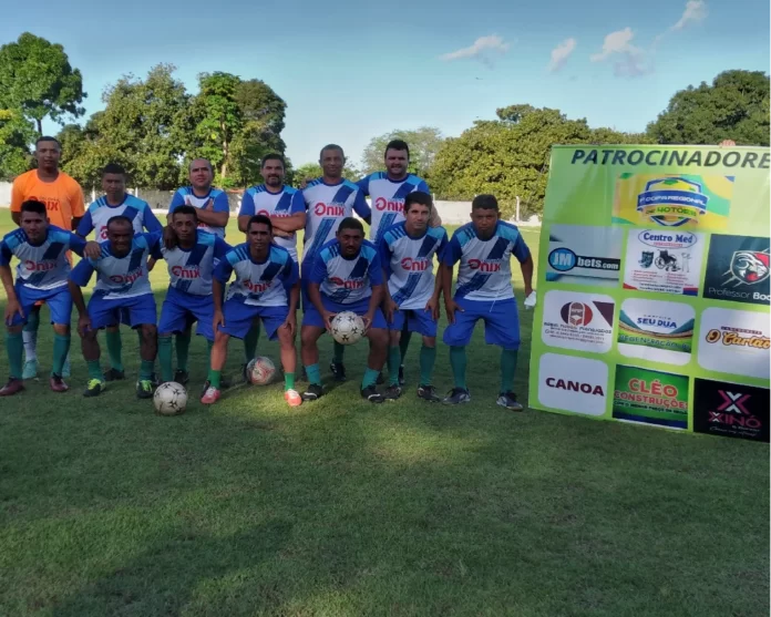 Na-imagem-jogadores-da-Seleção-Master-de-Água-Branca-venceram-Amarante-e-se-classifica-para-semifinais-da-1ª-Copa-Regional-dos-Quarentões-do-Médio-Parnaíba-centroavante-Gola-foi-fundamental-na-vitória-fez-dois-gols.