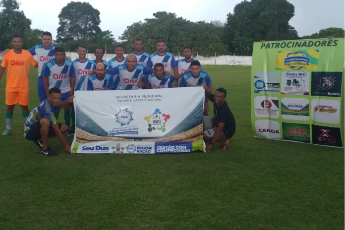 Na-imagem-jogadores-da-Seleção-de-Água-Branca-venceram-São-Francisco-do-Maranhão-de-virada-e-vão-encarar-Angical-atual-campeão-do-Médio-Parnaíba-nas-semifinais-da-1ª-Copa-Regional-dos-Quarentões
