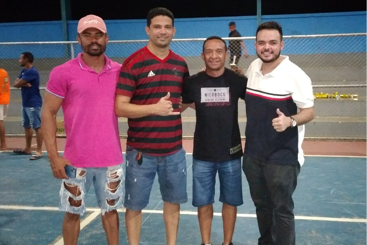 Na-imagem-comissão-técnica-do-Torres-de-Arraial-