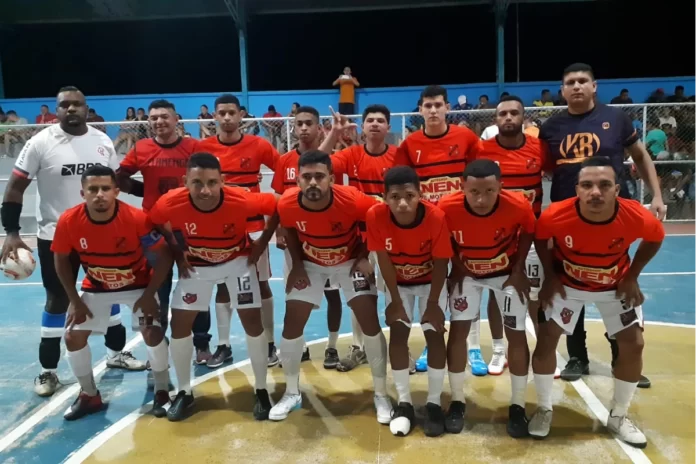 Na-imagem-time-de-futsal-do-Flamenco-Com-um-gol-de-Alexandre-de-Timon-no-último-segundo-do-jogo-Flamengo-vence-de-virada-o-Manchester-City-por-4-X-3-e-segue-vivo-na-Liga-das-Estrelas-de-Futsal-de-Regeneração.