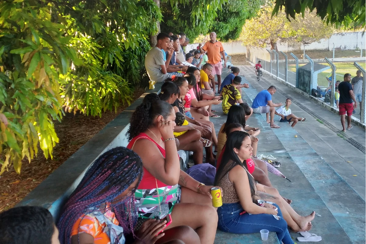 Na-imagem-torcedores-nas-arquibancadas-do-Estádio-Alfredão-em-Regeneração