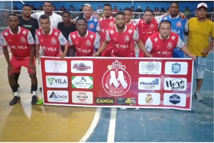 Na-imagem-jogadores-do-Mil-Grau-se-recusaram-a-entrar-em-quadra-após-grave-acidente-envolvendo-o-jogador-João-Neto-e-perderam-por-W-O-jogo-da-Liga-das-Estrelas-de-Futsal-de-Regeneração