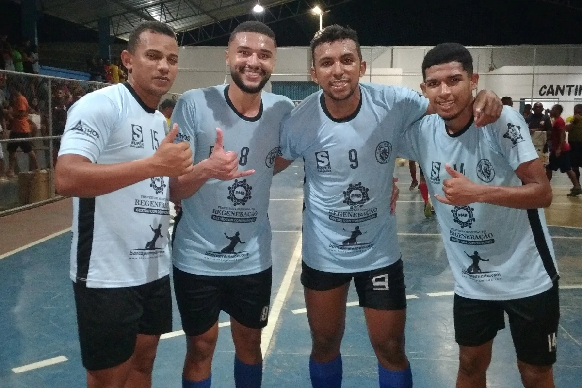 Na-imagem-jogadores-do-Santa-Cruz-João-Paulo-Juliano-e-Isaque