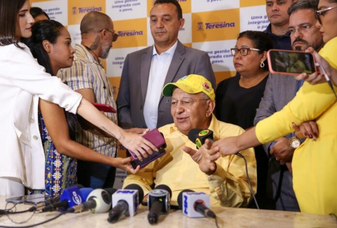 Prefeito  -  Dr  - Pessoa - anunciando - concurso histórico - serão - mais - de 4500  - vagas Na-imagem-Prefeito-Dr-Pessoa – anunciando - concurso histórico – serão - mais - de 4500 - vagas