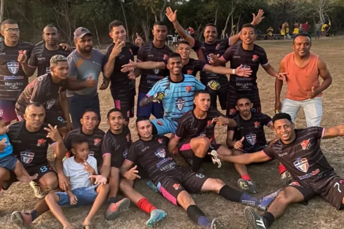 Na-imagem-jogadores-do-13-de-Maio-finalista-do-Campeonato-da-Comunidade-Pitadas- porém-evangélicos- time- não- joga- no -dia-sábadoNa-imagem-jogadores-do-13-de-Maio-finalista-do-Campeonato-da-Comunidade-Pitadas- porém-evangélicos- time- não- joga- no -dia-sábado