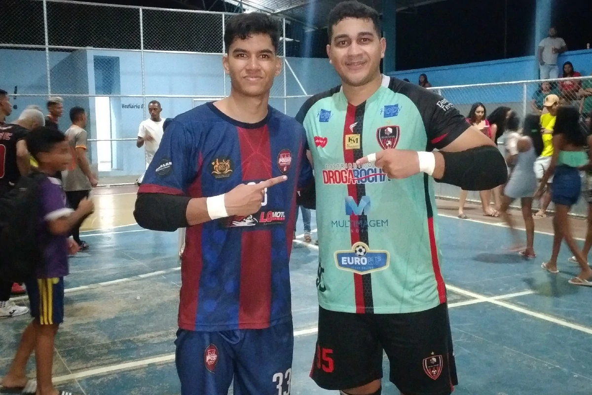 Na-imagem-goleiro-Vitor-do-13-de-Maio-e-João-Felipe-do-Pollus