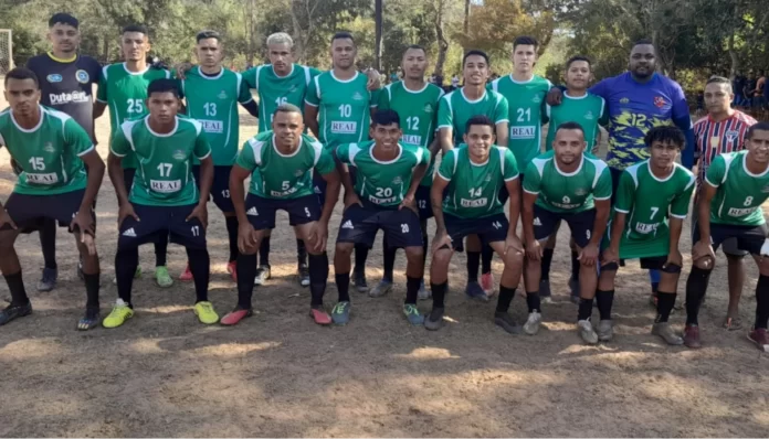 Na-imagem-jogadores-do-Geração-2000-vão-disputar-a-primeira-final-no-futebol-regenerense