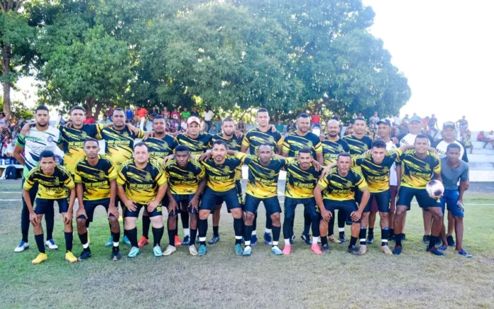 Na-imagem-jogadores-do-time-Papão-Borussia-Regenerense-Na-caminhada-rumo-ao-tri-Bicho-Papão-Borussia-Dortmund--derrota-Jacaré-na-2ª-rodada-do-Campeonato-Regenerense