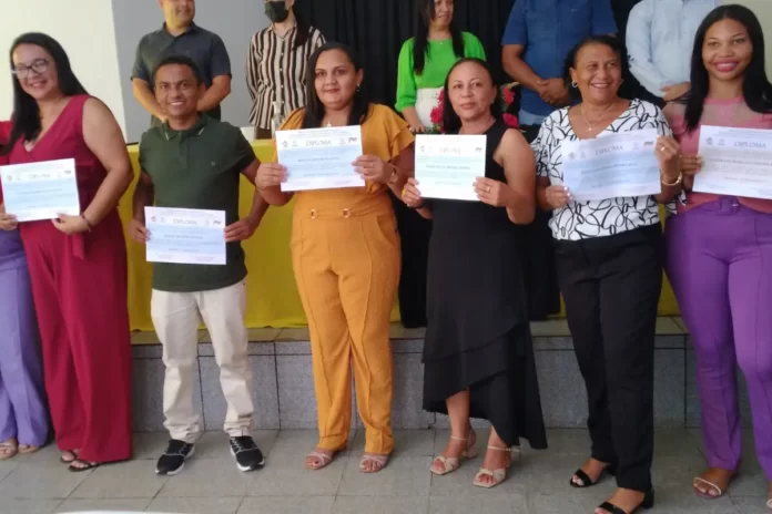 Novos – Conselheiros- Tutelares – de - Regeneração - tomaram – posse - em - grande - cerimônia. Na – imagem - Betânia – Ramos - Paulo – Pupa - Rosana - Lima - e - Márcia – Rejane – e - Reginalda- Moura - cinco - Conselheiros – Tutelares - eleitos - em - outubro - de – 2023 - tramaram - posse - nessa - terça-feira – 09 - de - janeiro - na - cidade - de - Regeneração - PI