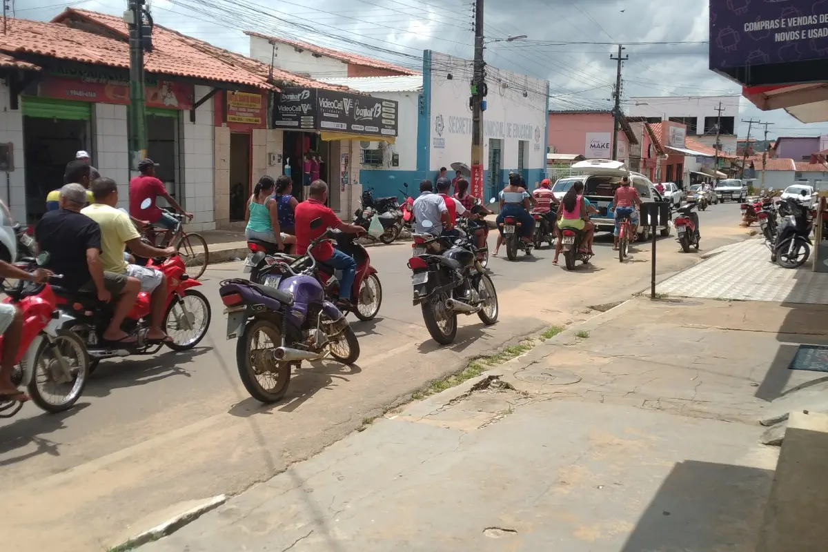 Na-imagem-cortejo-fúnebre-de-Nego-Costa-pela-cidade