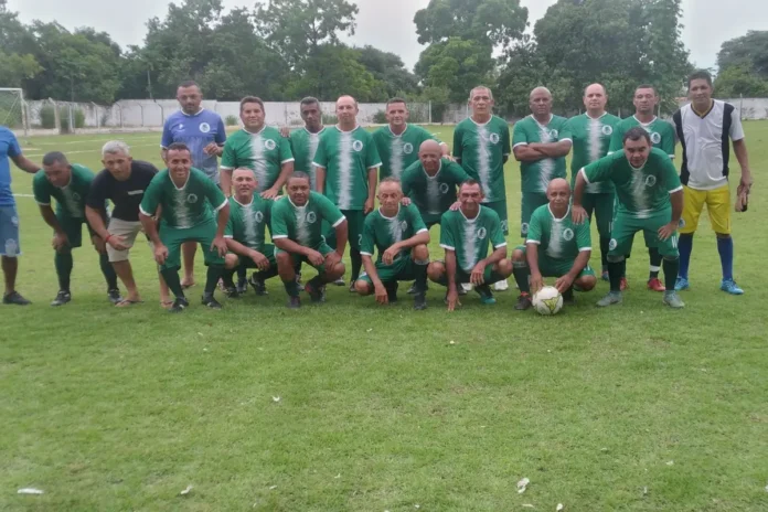 Na-imagem-jogadores-da-Seleção-de-Cinquentão-de-Jardim-do-Mulato-estreia-com-o-pé-direito-e-derrota-Regeneração-em-pleno-Estádio-Alfredão-na-abertura-da-9ª-Copa-dos-Cinquentão-do-Médio-Parnaíba.