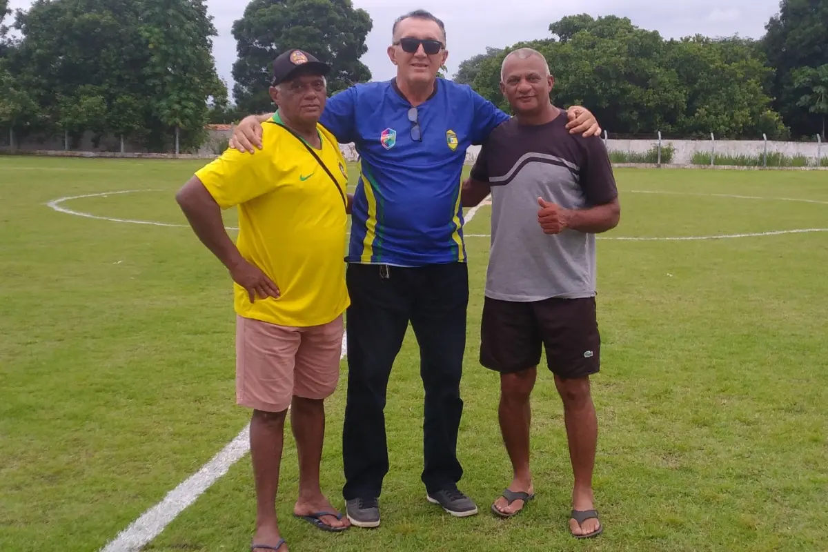 Na-imagem-Carlão-Manelão-e-Canoa-ex-Secretário-de-Esportes-de-Regeneração.