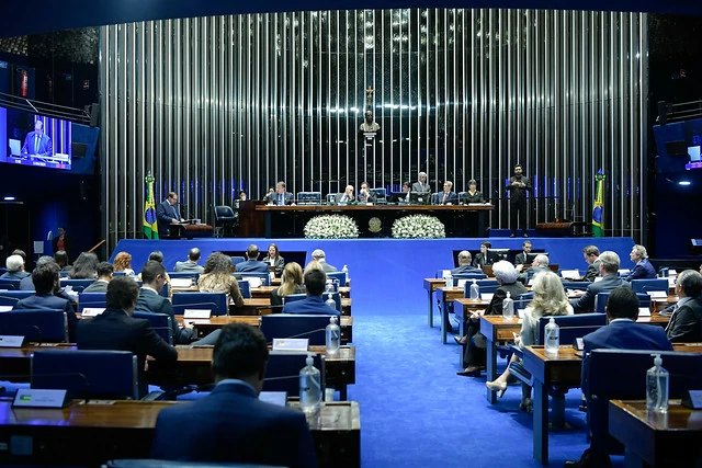 Senadores - aprovam – lei - que criminaliza - porte - de - qualquer quantidade - de - drogas