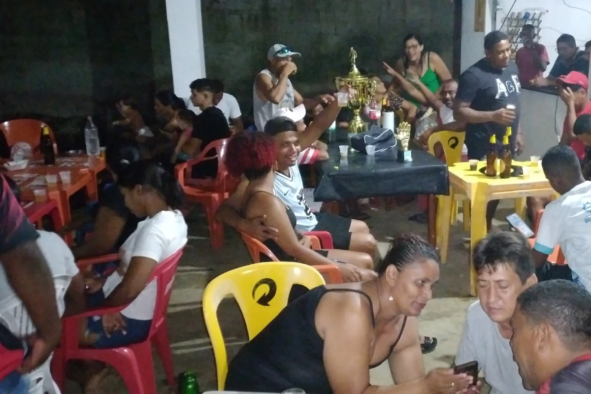 Torcedores-na-festa-de-confraternização-do-Santa-Cruz-campeão-do-CSU.