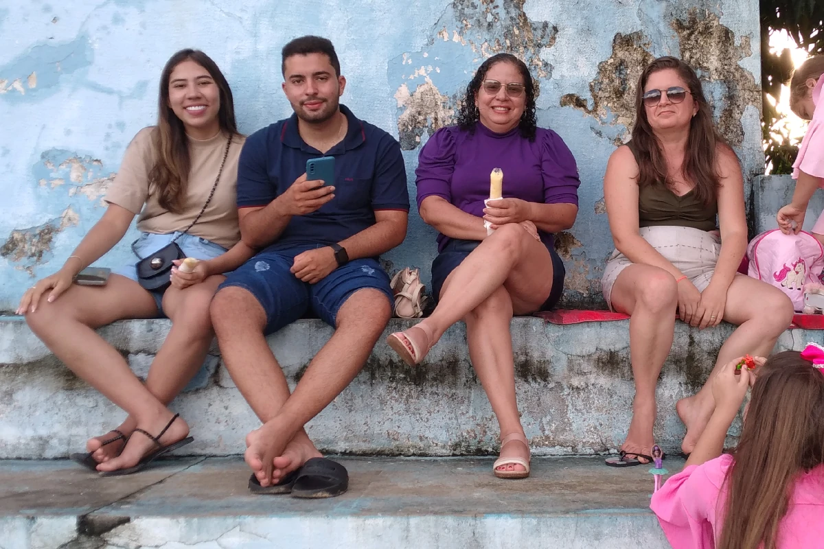 Na-imagem-torcedores-que-vieram-de-Tanque-do-Piauí-para-torcer-para-a-seleção-na-abertura-da-2ª-Copa-Regional-dos-Quarentões-do-Médio-Parnaíba