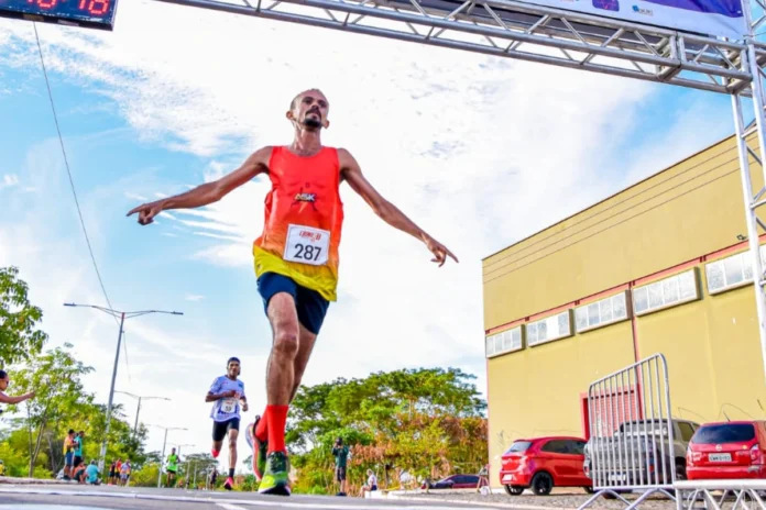 Na-imagem-Fábio-Bernardo-o-Fabinho-depois-da-São-Silvestre-convocado-agora-para-a-Copa-Norte-Nordeste-de-Atletismo-em-Aracaju-Estado-de-Sergipe.
