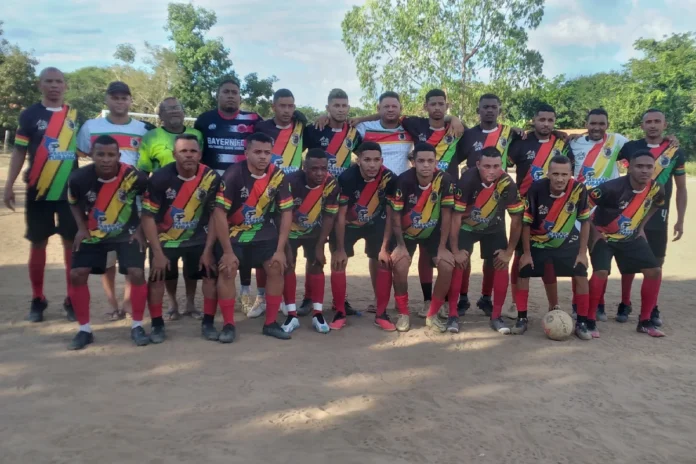 Na-imagem-Reggae-Dance-campeão-invicto-do-1º-título-da-Copa-da-Vila-União.