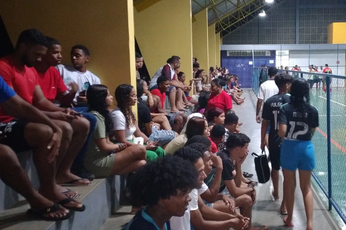 Na-imagem-grande-público-que-compareceu-Ginásio-Chico-Cara-de-Gato-no-Bairro-São-Vicente