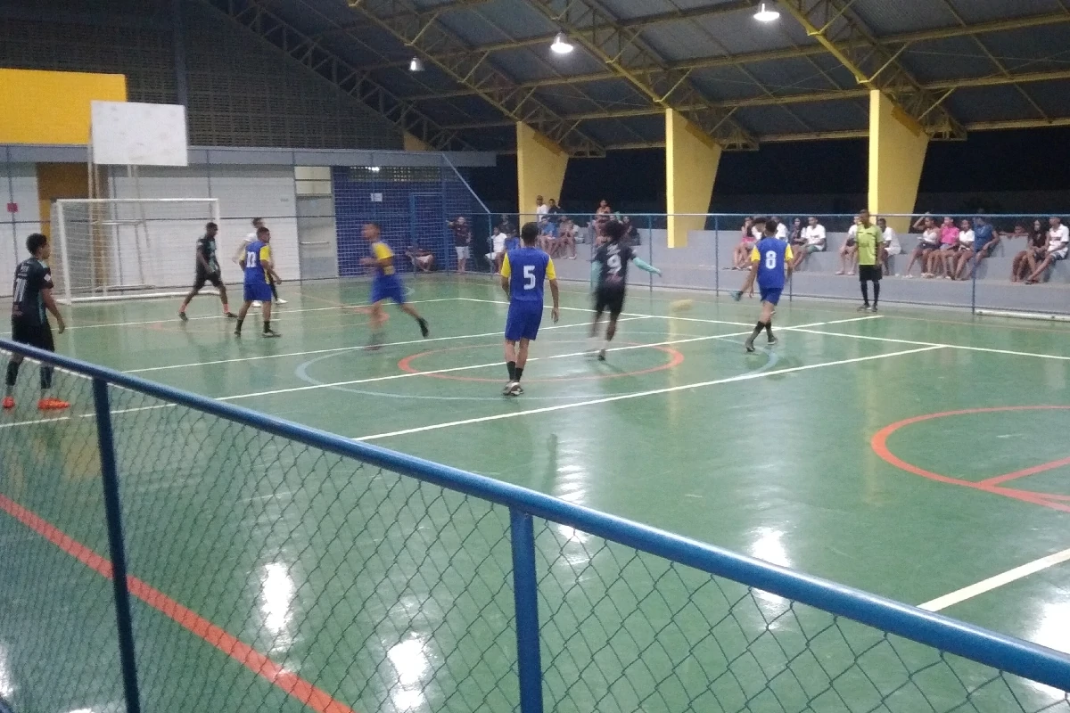 Bola-rolando-no-Ginásio-Chico-Cara-de-Gato