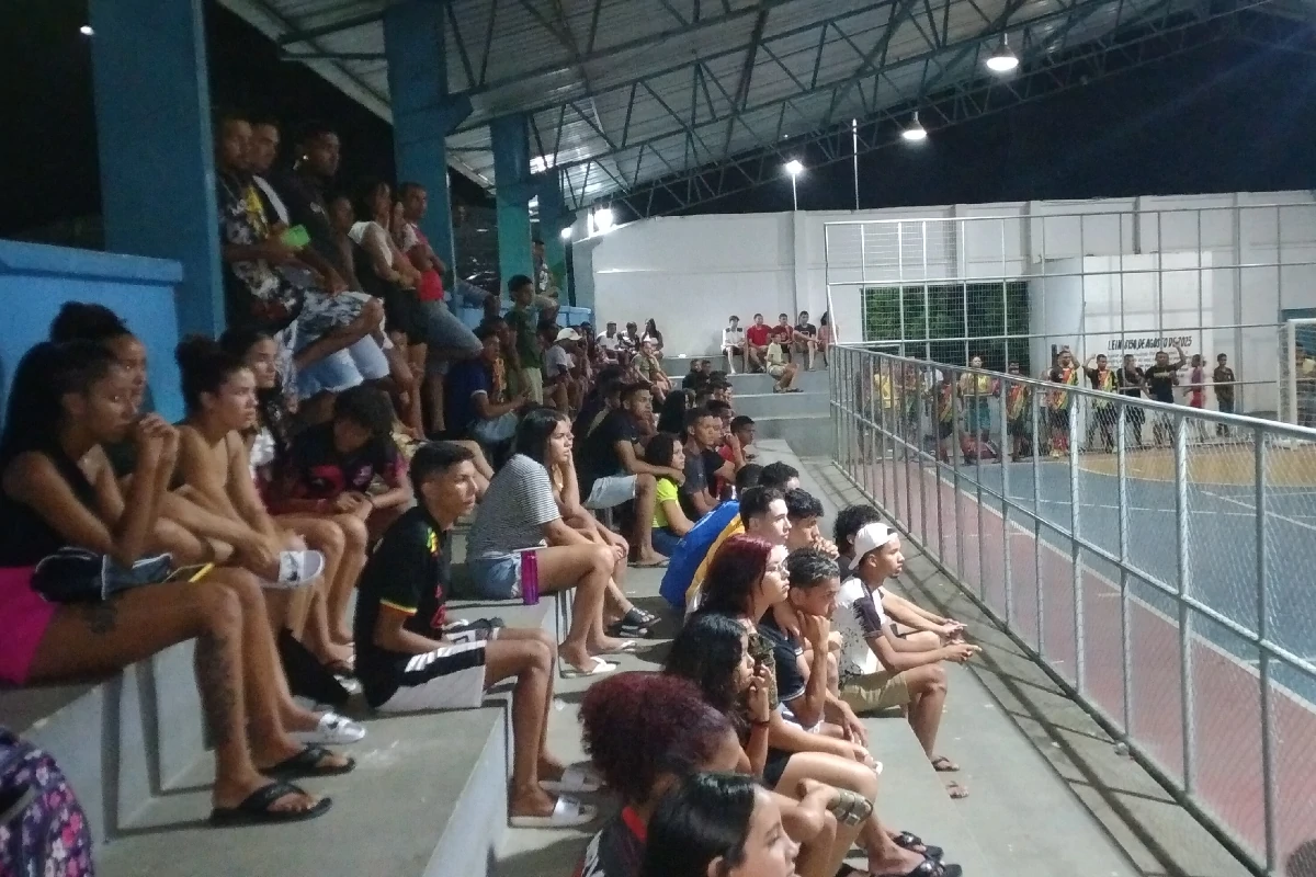 Na-imagem-grande-Público-na-arquibancada-do-Ginásio-Municipal-Gonçalo-Teixeira-Nunes