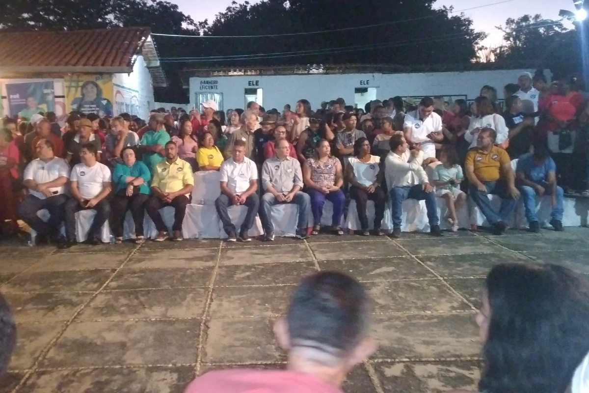 Registro-da-convenção-que-oficializou-Seu-Dua-e-Roniel-Boa-Hora-como-candidatos-à-prefeitura-de-Regeneração.