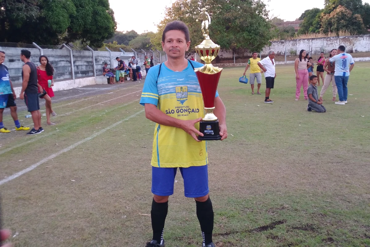 Na-imagem-capitão-de-São-Gonçalo-Osyfran