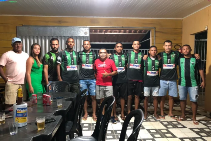 Brejo-Grande-anuncia-e-apresenta-um-pacotão-de-reforços-para-disputa-do-Campeonato-Regenerense-2024- Na-imagem-o-um-pacotão-de-08-jogadores-apresentados-pelo-brejo-grande-do-para-o-Campeonato-Regenerense-2024-Meia-Leo-Meia-Felipe-Volante-Cristian-Zagueiro-Carlos-André-atacante-William-atacante-Evandro-Goleiro-Fernando-e-o-Meia-Thalison