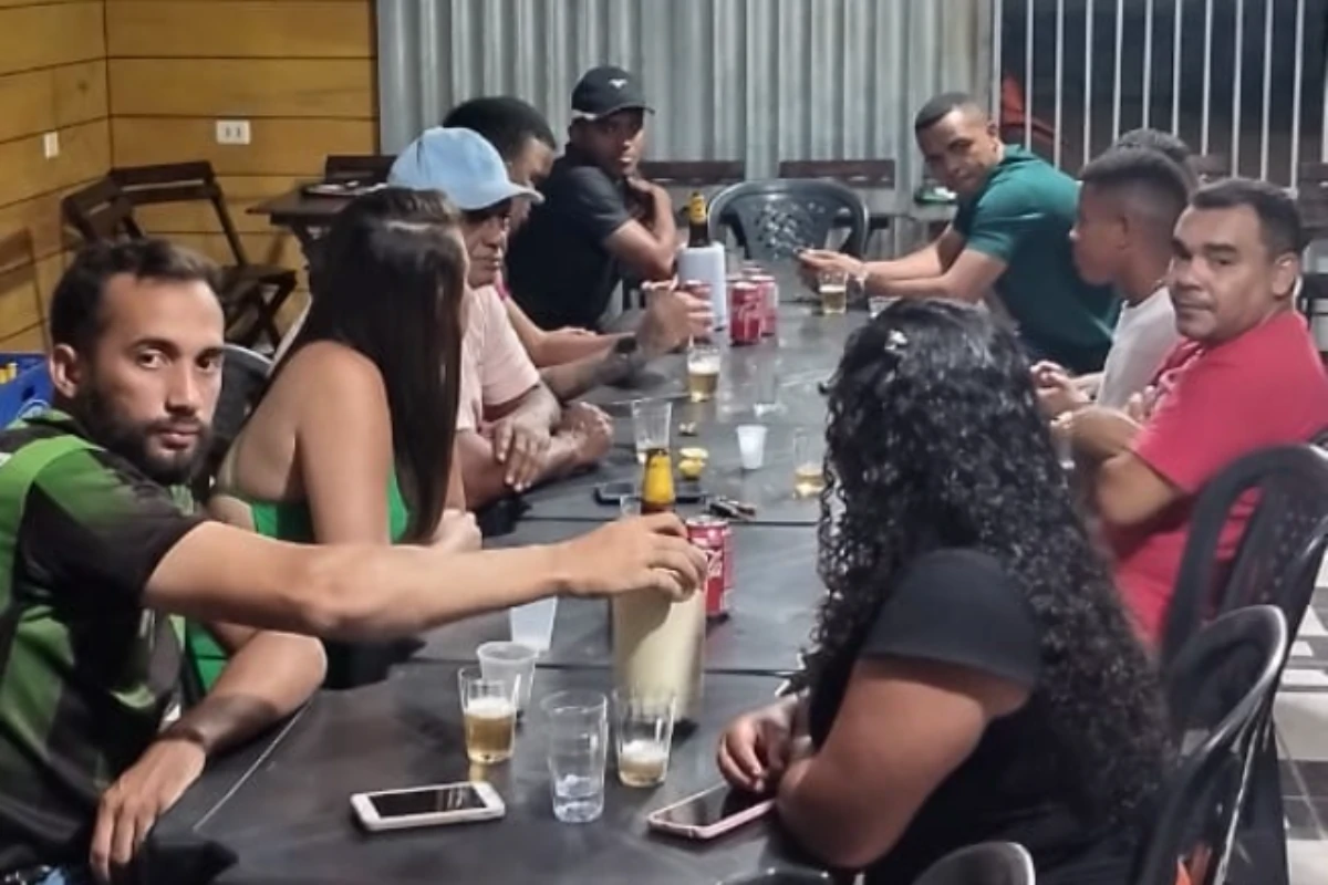 Na-imagem-foto-do-grande-jantar-que-a-diretoria-do-Brejo-Grande-ofereceu-aos-atletas-após-a-apresentação