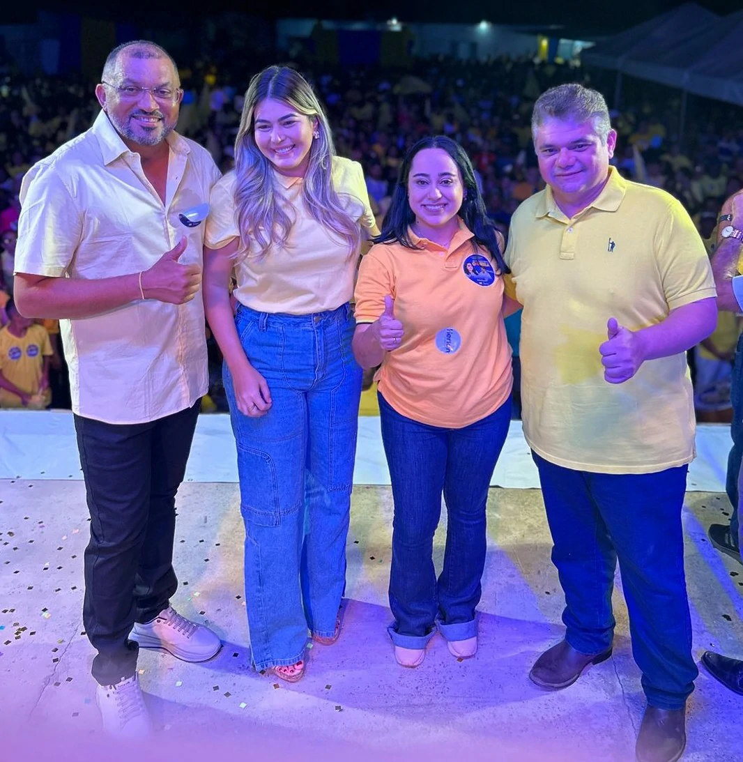 Gabriela-Nunes-e-Afonsinho-ao-lado-do-deputado-estadual-Fábio-Xavier-durante-a-convenção.