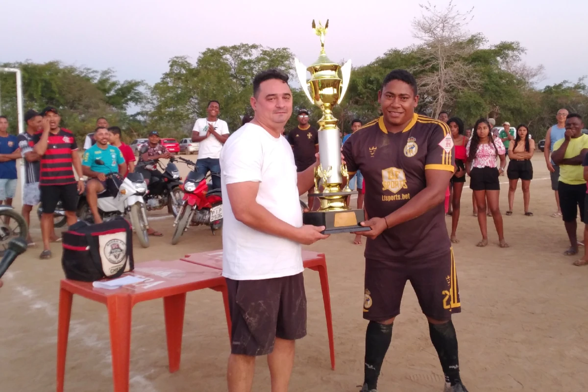 Na-imagem-Flamengo-e-Brejo-Grande-se-preparando-para-entrar-em-campo-