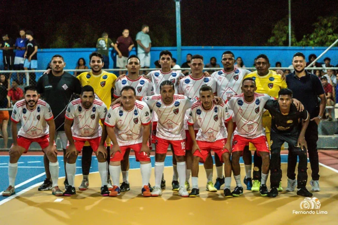 Mil-Grau-dá-show-em-quadra-e-atropela-PSG-na-abertura-do-Campeonato-Regenerense-de-Futsal-2024. Na-imagem-elenco-Mil-Grau-time-deu-um-show-em-quadra-goleou-o-PSG-na-abertura-do-Campeonato-Regenerense-de-Futsal-2024-por-nove-a-dois