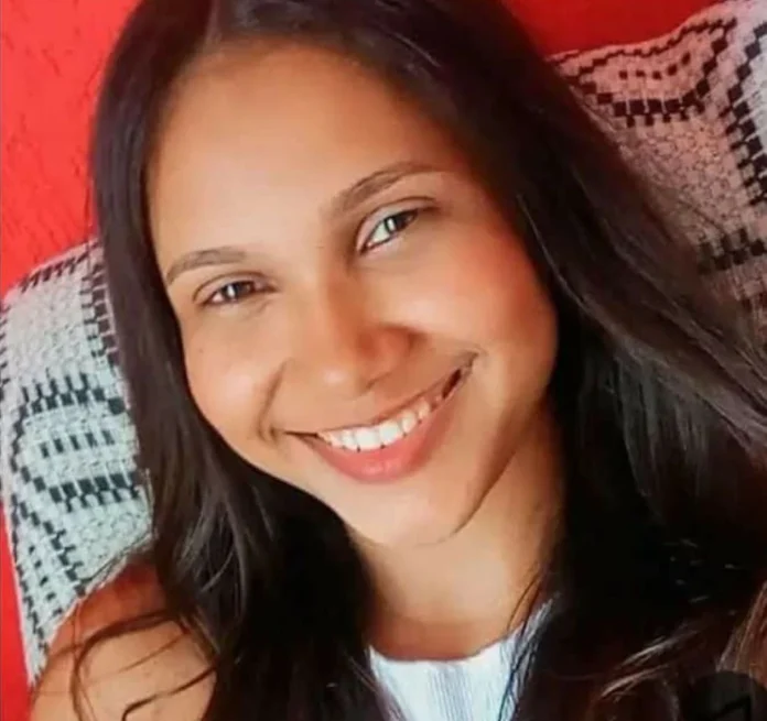 Na-imagem-a-jovem-Lívia-Marks-,18-anos-desaparecida-desde-a-manhã-de-sábado-9-de-novembro-de-2025-em-Jardinópolis-(SP)