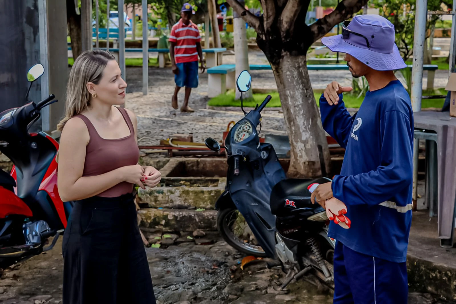 Fabinho-com-a-repórter-Stephanie-Pacheco-da-TV-Clube-que-acompanhou-sua-rotina-em-Regeneração-para-reportagem-exibida-em-rede-nacional