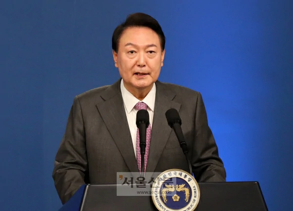 Presidente-Yoon-Suk-Yeol-sofre-Impeachment-após-tentar-impor-por-Lei-Marcial-na-Coreia-do-Sul