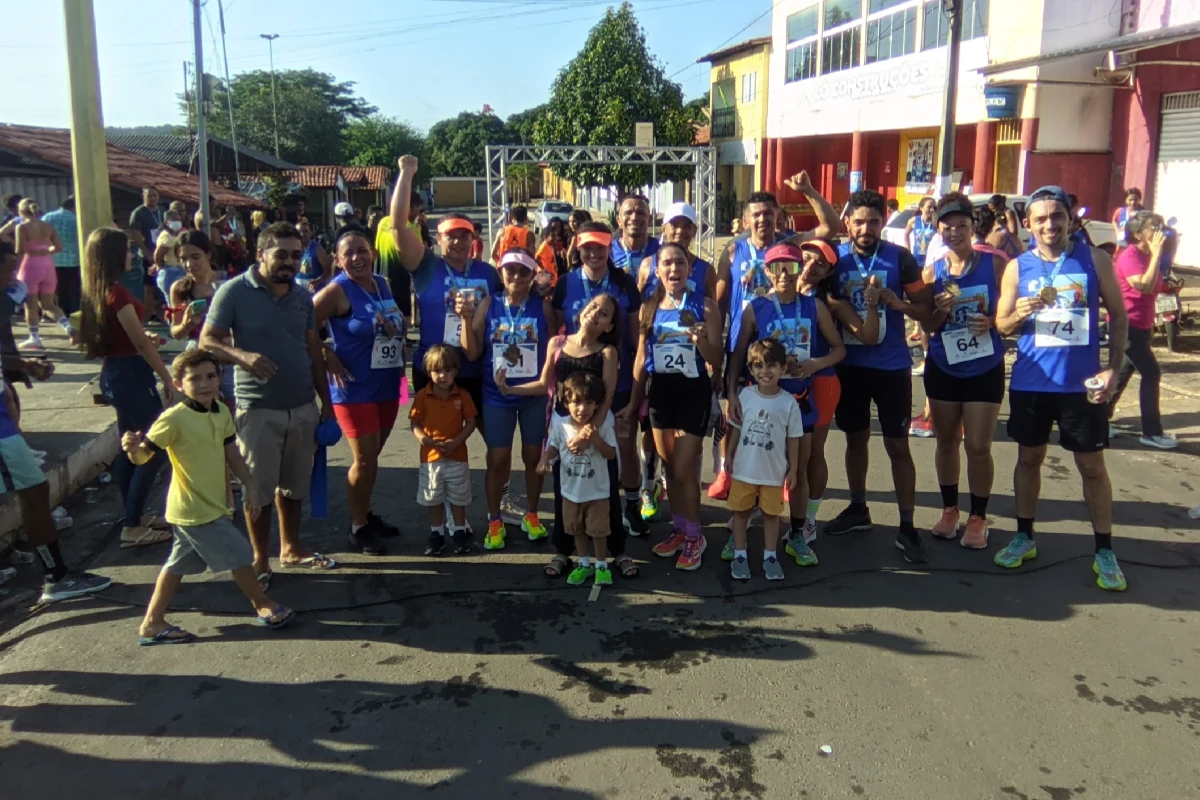 Equipe-de-atletismo-de-São-Francisco-do-Maranhão-reunida-para-foto-oficial-antes-da-largada-na-1ª-corrida-REGERUN