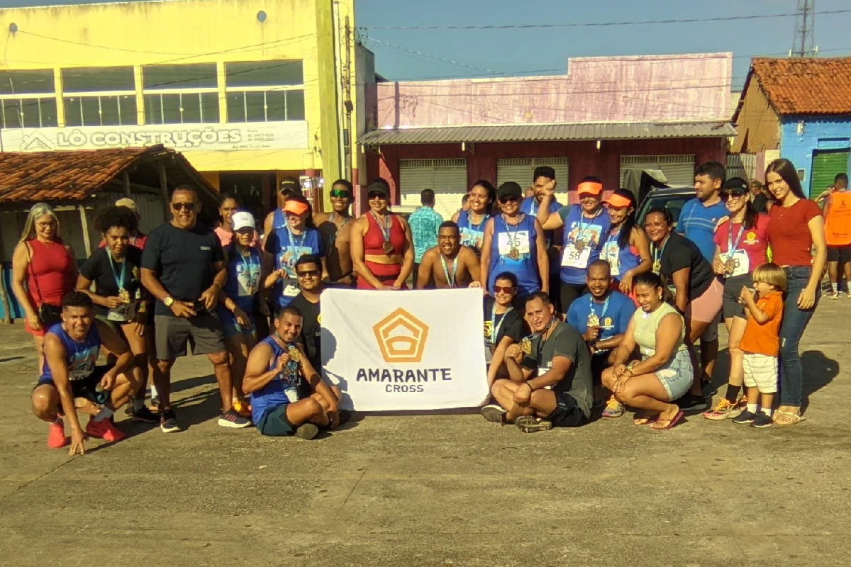 Equipe-de-atletismo-da-cidade-de-Amarante-reunida-para-foto-oficial-antes-da-largada-na-1ª-corrida-REGERUN